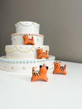 Load image into Gallery viewer, Tiger Cake Topper