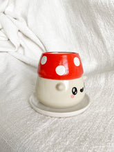 Load image into Gallery viewer, Mushroom Boi Planter