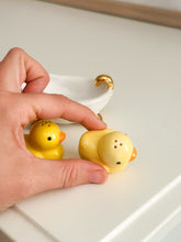 Load image into Gallery viewer, Ducks In A Tub: Salt &amp; Pepper Shakers
