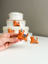 Load image into Gallery viewer, Tiger Cake Topper
