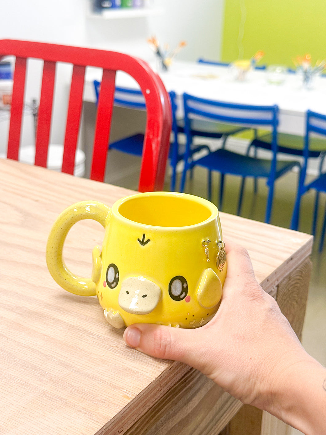 Chunky Psyduck Right Mug Gold Luster Charms