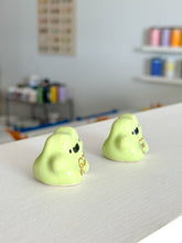 Load image into Gallery viewer, Tattoo “DAD” Froggy Desk Pal
