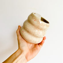Load image into Gallery viewer, Tiny Hearts Bubble Sippy 16oz
