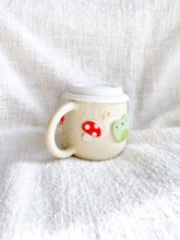 Load image into Gallery viewer, Froggy &amp; Mushroom Sippy Mug 16oz

