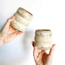 Load image into Gallery viewer, Orange Cream Bubble Wineglasses (52)
