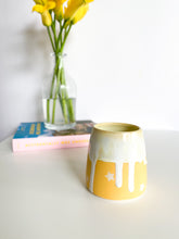 Load image into Gallery viewer, Daffodil Yellow Star Drip Mug (52)
