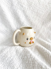 Load image into Gallery viewer, Oolong the Otter Cup Preorder
