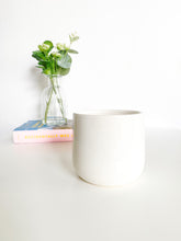 Load image into Gallery viewer, Kiss Your Brain Cup 14oz (6)
