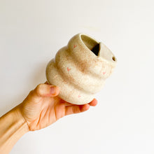 Load image into Gallery viewer, Tiny Hearts Bubble Sippy 16oz
